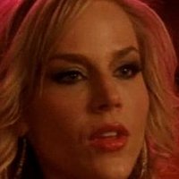 Julie Benz Nua