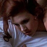 Julie McNiven Nua