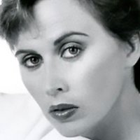 Kate Nelligan Nua