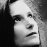 Katrin Cartlidge Nua