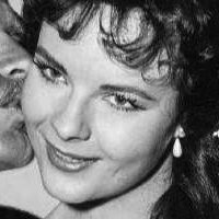 Kaye Elhardt Nua