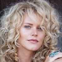 Kelly Dowdle Nua