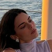 Kendall Braless Nua