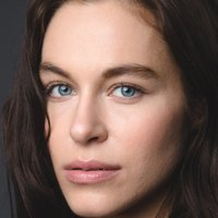 Kirsty Averton Nua