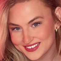 kloebby Nua
