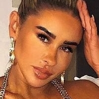 Lacey Montgomery Nua