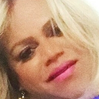 Larissa Close Nua