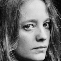 Leonie Benesch Nua