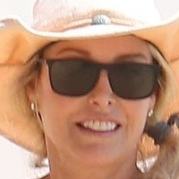 Linda Holliday Nua