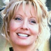 Linda Kozlowski Nua