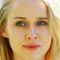 Lisa Henni Nua