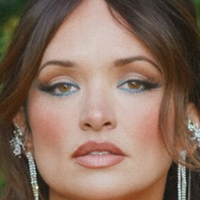 Liz Huett Nua