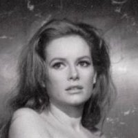 Luciana Paluzzi Nua