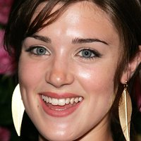 Lucy Griffiths Nua