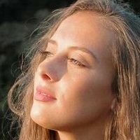 Mackenzie Holton Nua