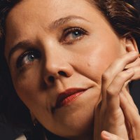 Maggie Gyllenhaal Nua