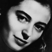 Marisa Pavan Nua