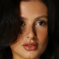 Maxine Meneghetti Nua