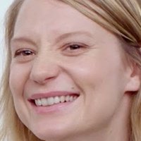Mia Wasikowska Nua