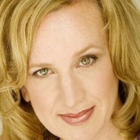 Michelle Hutchison Nua