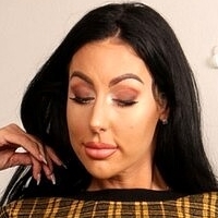 Mila Amora Nua