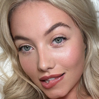 mollywhitexo Nua