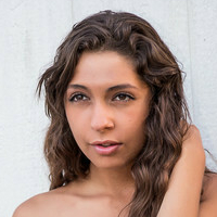 Monique_poses Nua