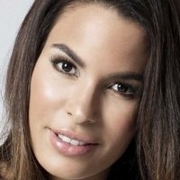 Nadine Velazquez Nua
