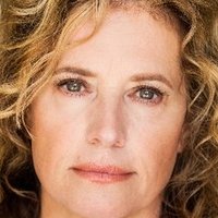 Nancy Travis Nua