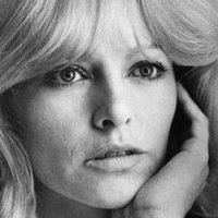 Nathalie Delon Nua