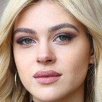 Nicola Peltz Nua