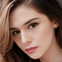 Nicole Maines Nua
