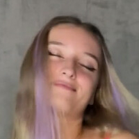 NikiCarrera Nua