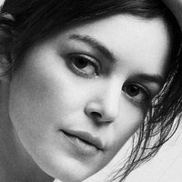 Nora Zehetner Nua