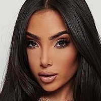 Raquel Symons Nua