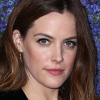 Riley Keough Nua