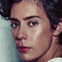 Roberta Colindrez Nua