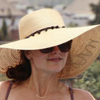 Sara Hopkins Nua