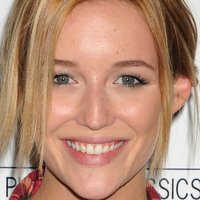 Sarah Dumont Nua