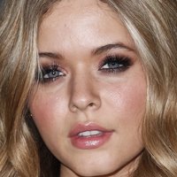 Sasha Pieterse Nua