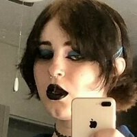 Scarlet Skeie Nua