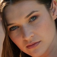 Serena Wood Nua