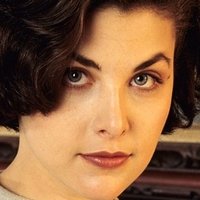 Sherilyn Fenn Nua