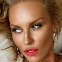 Simona Krainova Nua