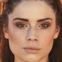 Simone De Kock Nua