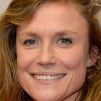 Sophie Hilbrand Nua