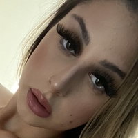 Submissive Skylar Nua