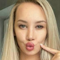 sweet-blonde Nua