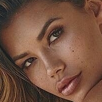Tiffany Keller Nua