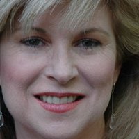 Tracie Savage Nua